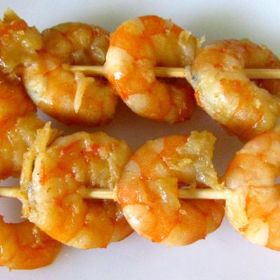 Brochettes de crevettes marinees a la biere