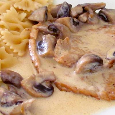 escalope-de-dinde-aux-champignons-et-a-la-creme-1.jpg