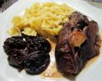 Rouelle de porc au vin rouge et pruneaux